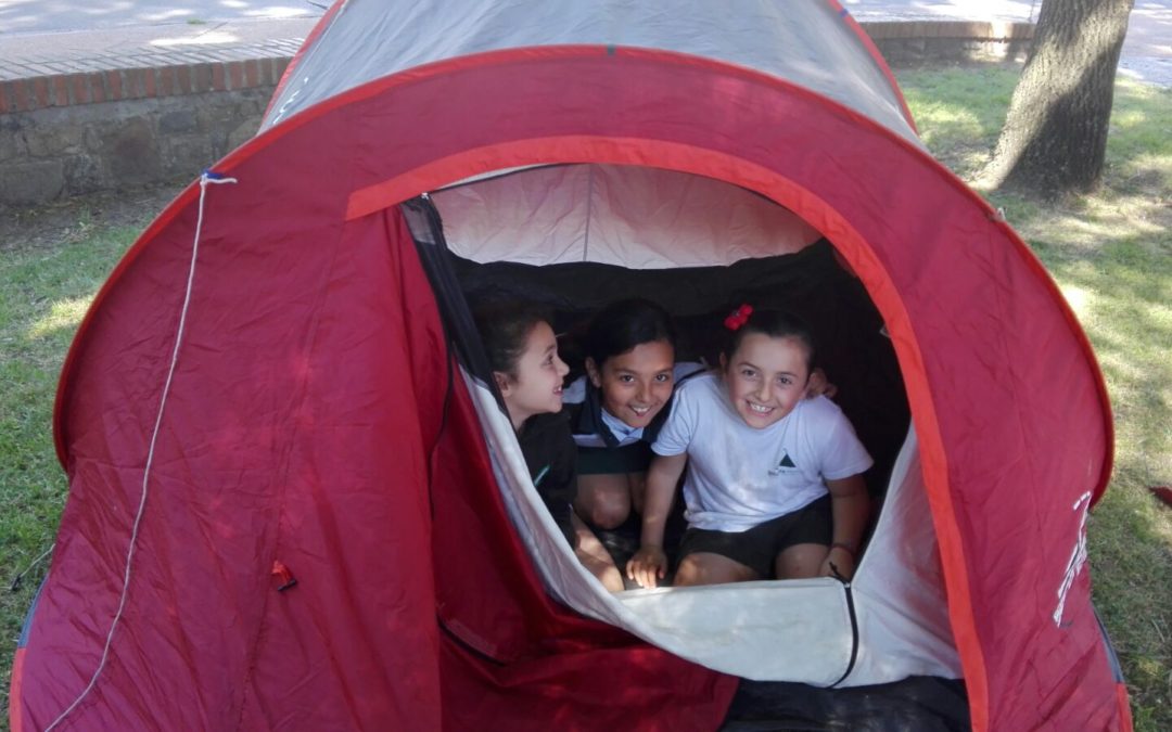 Armado de carpas en la Plaza de los Olimpicos